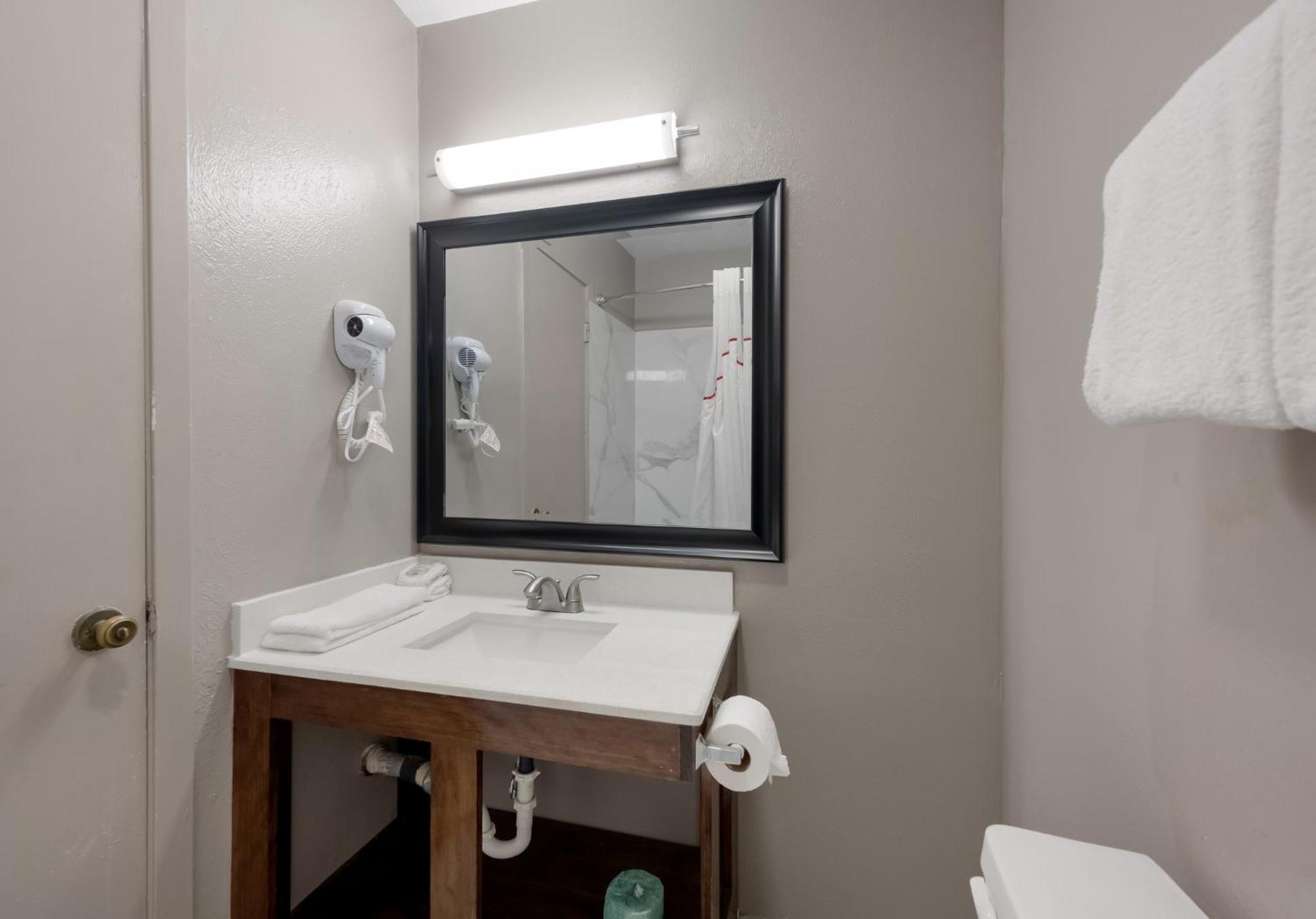 Red Roof Inn Madisonville エクステリア 写真