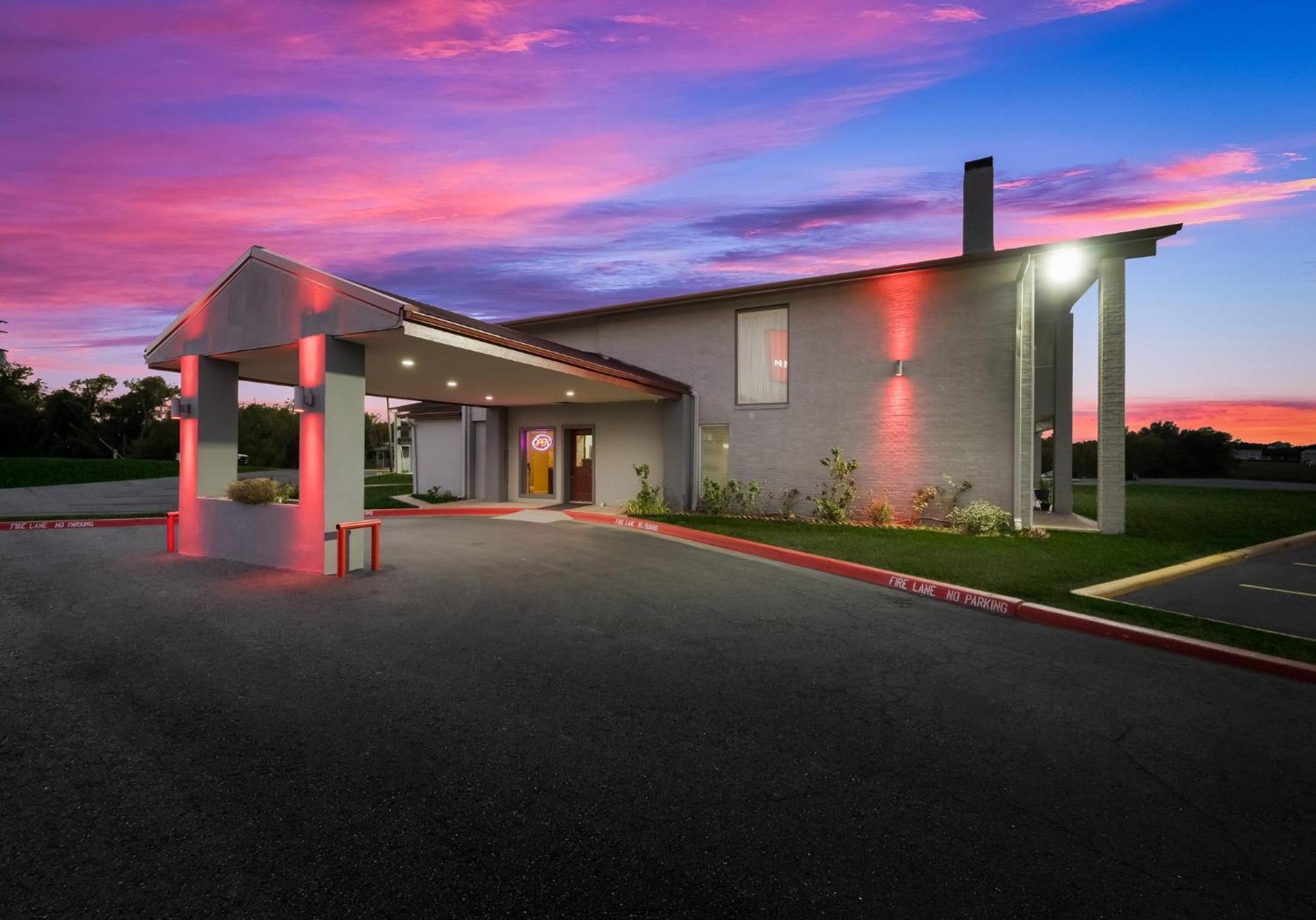 Red Roof Inn Madisonville エクステリア 写真