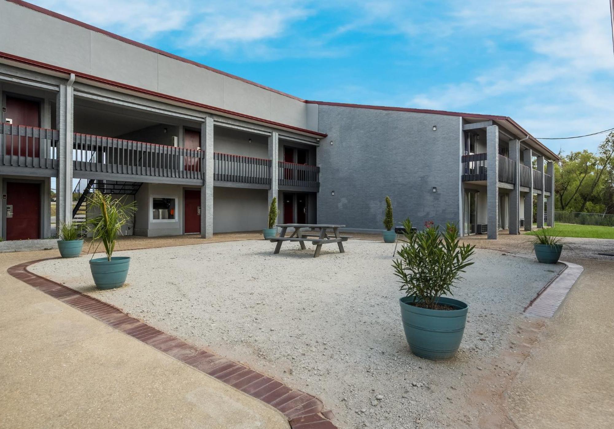 Red Roof Inn Madisonville エクステリア 写真